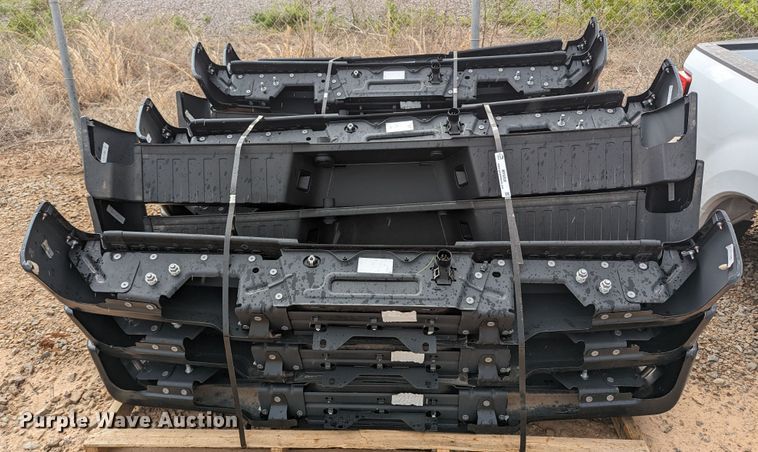 image for item MY9300 (22) Ford F250 Super Duty bumpers