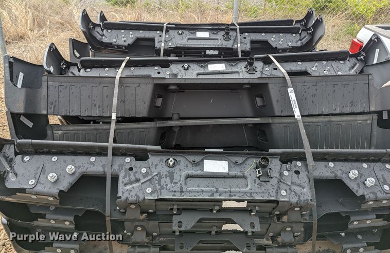 image for item MY9300 (22) Ford F250 Super Duty bumpers