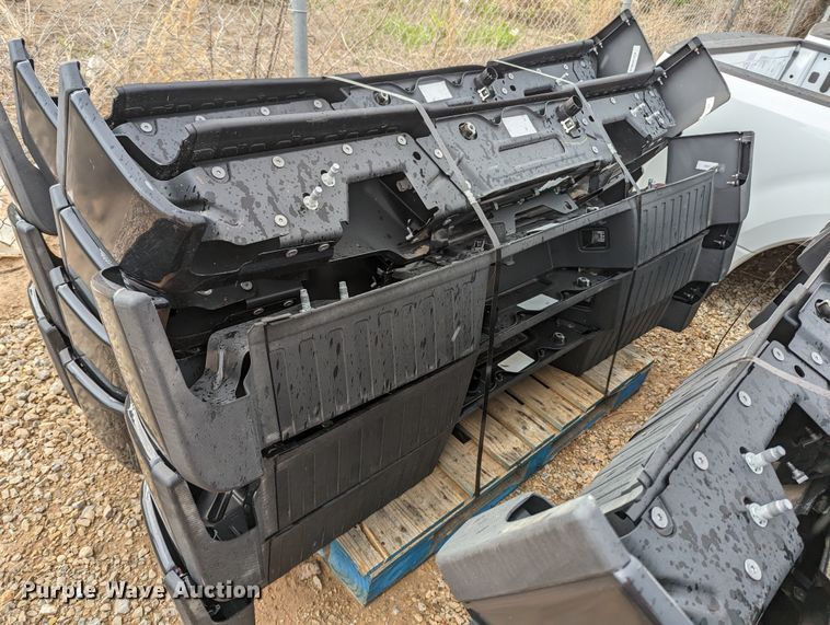 image for item MY9300 (22) Ford F250 Super Duty bumpers