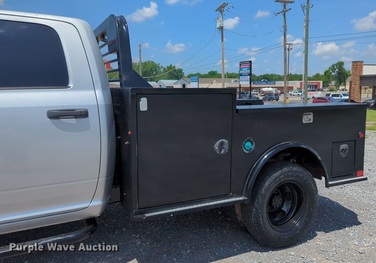image for item MY9310 2015 Dodge Ram 3500  Crew Cab flatbed pickup truck