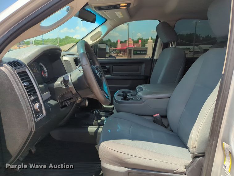 image for item MY9310 2015 Dodge Ram 3500  Crew Cab flatbed pickup truck