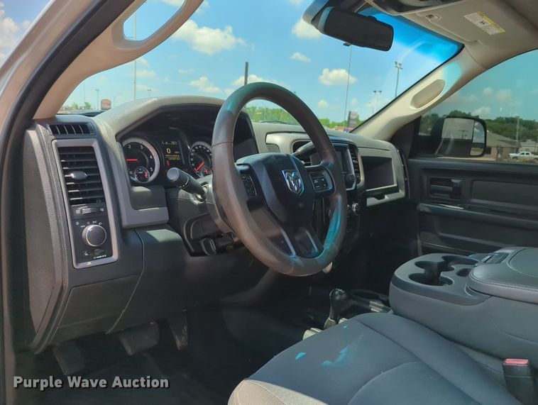 image for item MY9310 2015 Dodge Ram 3500  Crew Cab flatbed pickup truck