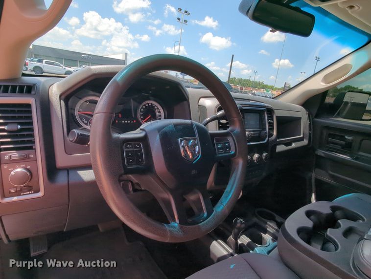 image for item MY9310 2015 Dodge Ram 3500  Crew Cab flatbed pickup truck