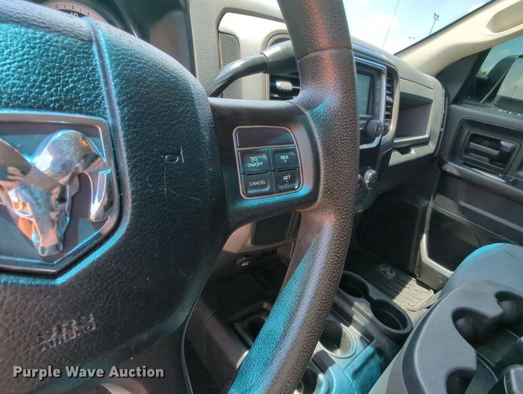 image for item MY9310 2015 Dodge Ram 3500  Crew Cab flatbed pickup truck