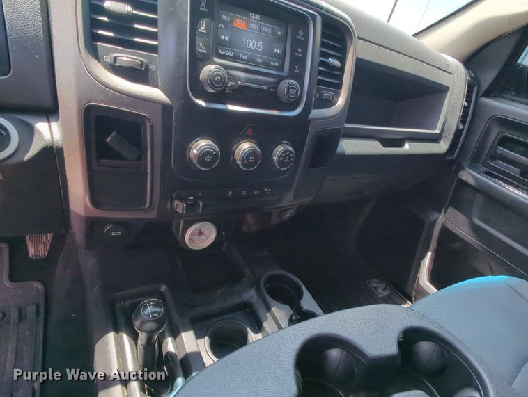 image for item MY9310 2015 Dodge Ram 3500  Crew Cab flatbed pickup truck