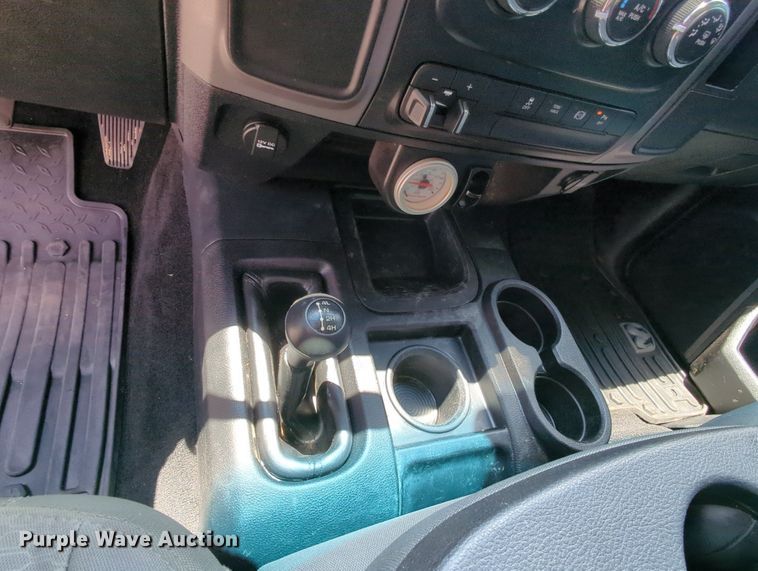 image for item MY9310 2015 Dodge Ram 3500  Crew Cab flatbed pickup truck