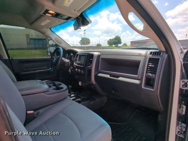 image for item MY9310 2015 Dodge Ram 3500  Crew Cab flatbed pickup truck