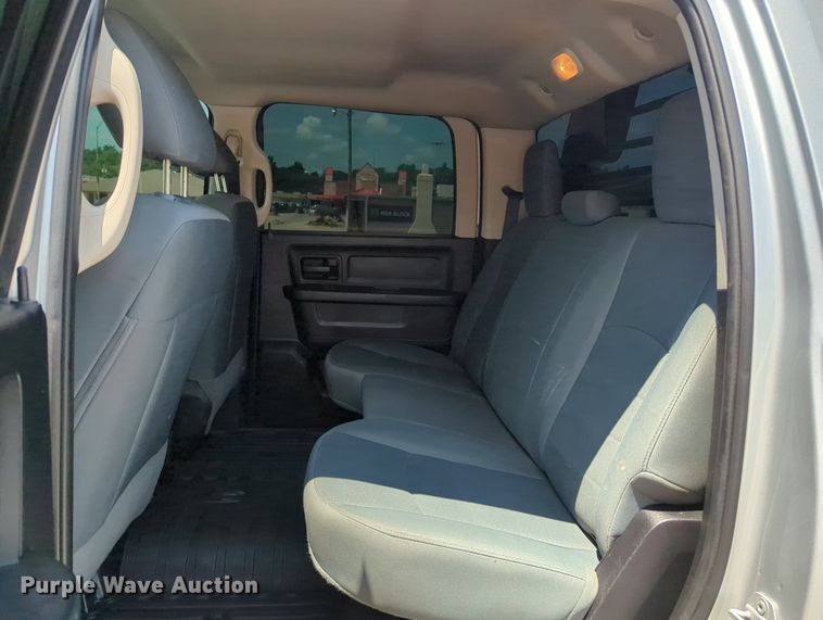 image for item MY9310 2015 Dodge Ram 3500  Crew Cab flatbed pickup truck