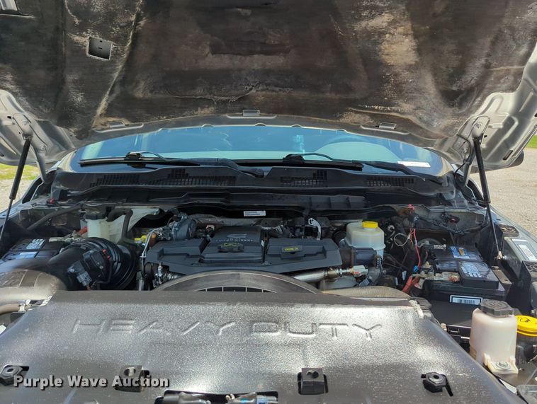 image for item MY9310 2015 Dodge Ram 3500  Crew Cab flatbed pickup truck