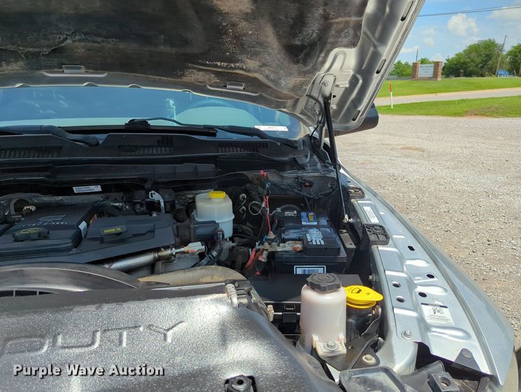 image for item MY9310 2015 Dodge Ram 3500  Crew Cab flatbed pickup truck