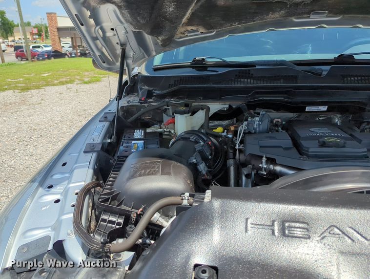 image for item MY9310 2015 Dodge Ram 3500  Crew Cab flatbed pickup truck