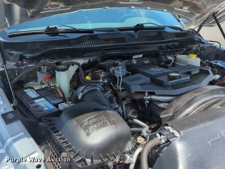 image for item MY9310 2015 Dodge Ram 3500  Crew Cab flatbed pickup truck