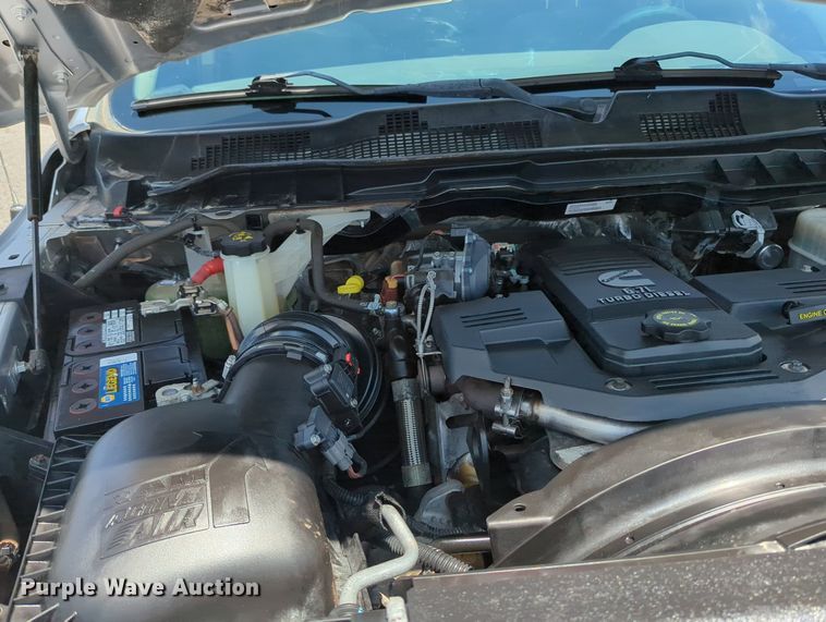 image for item MY9310 2015 Dodge Ram 3500  Crew Cab flatbed pickup truck