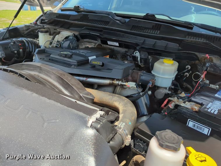 image for item MY9310 2015 Dodge Ram 3500  Crew Cab flatbed pickup truck