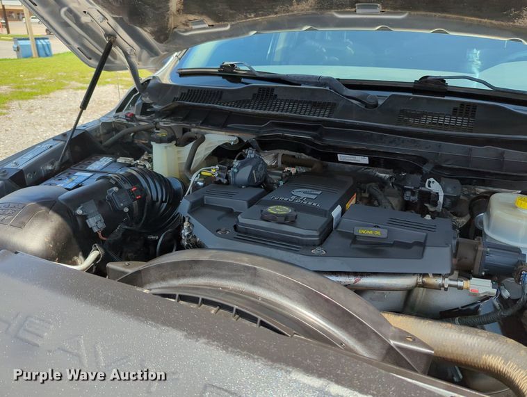 image for item MY9310 2015 Dodge Ram 3500  Crew Cab flatbed pickup truck