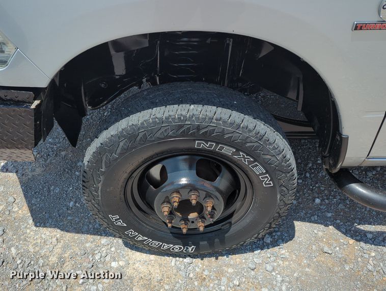 image for item MY9310 2015 Dodge Ram 3500  Crew Cab flatbed pickup truck