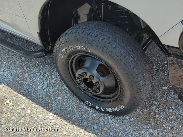 image for item MY9310 2015 Dodge Ram 3500  Crew Cab flatbed pickup truck