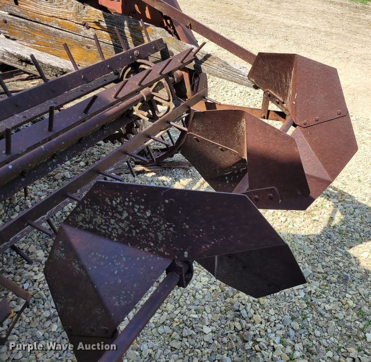 image for item NX9490 Manure spreader