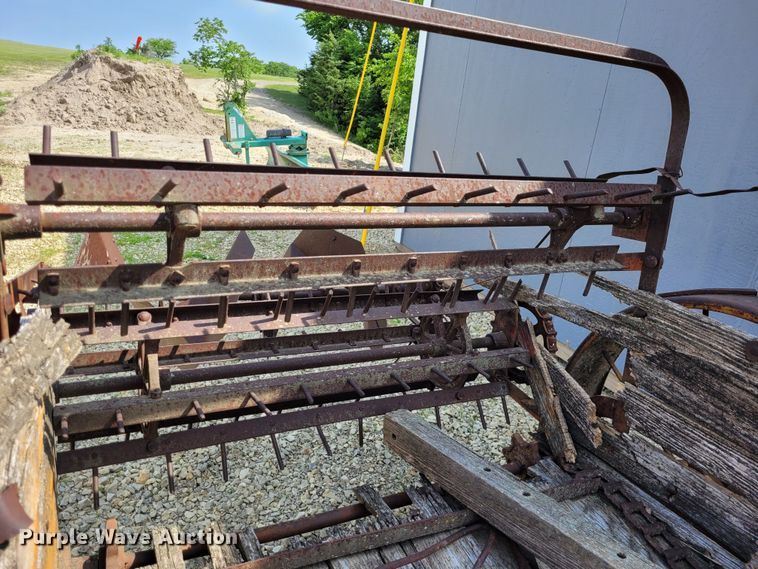 image for item NX9490 Manure spreader