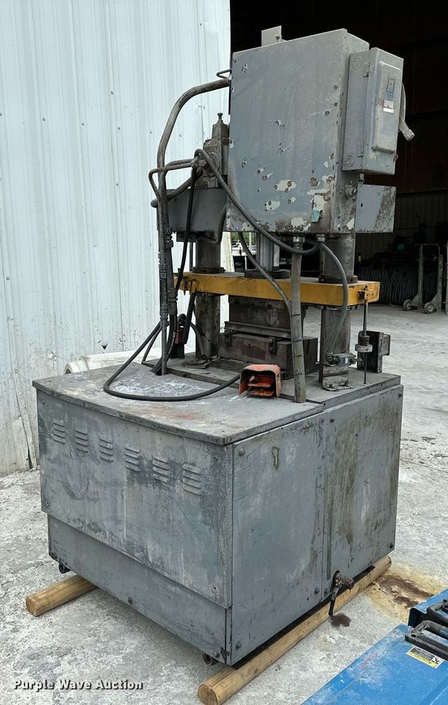 image for item OG9002 KR Wilson 2 Column  hydraulic press