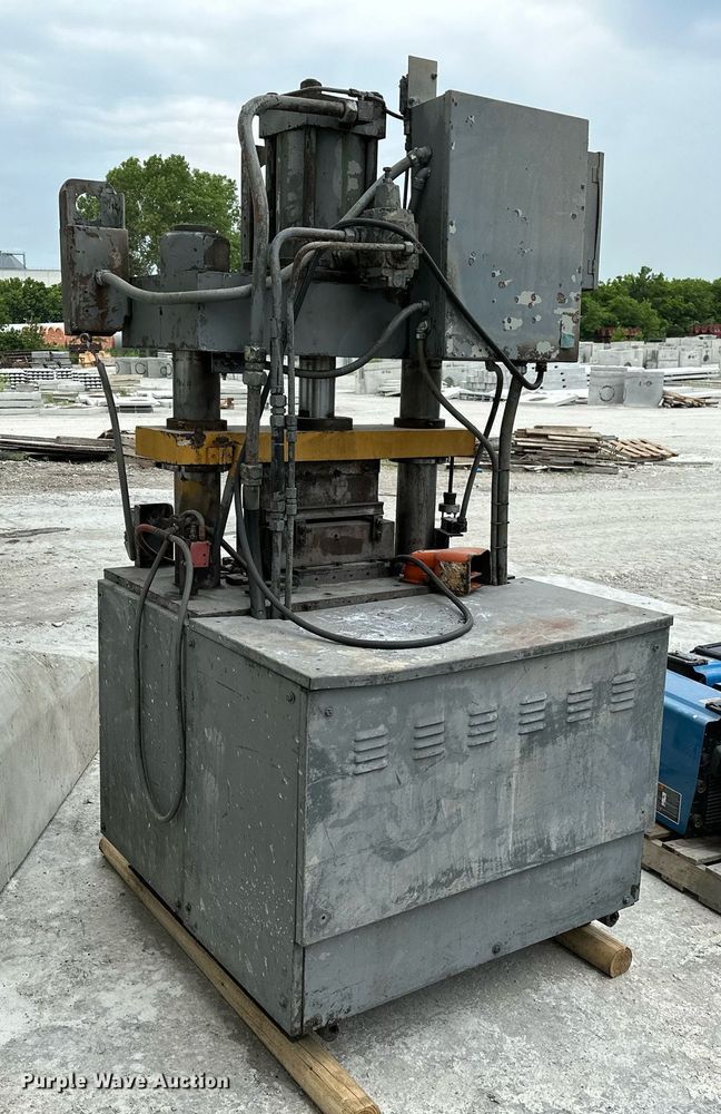 image for item OG9002 KR Wilson 2 Column  hydraulic press