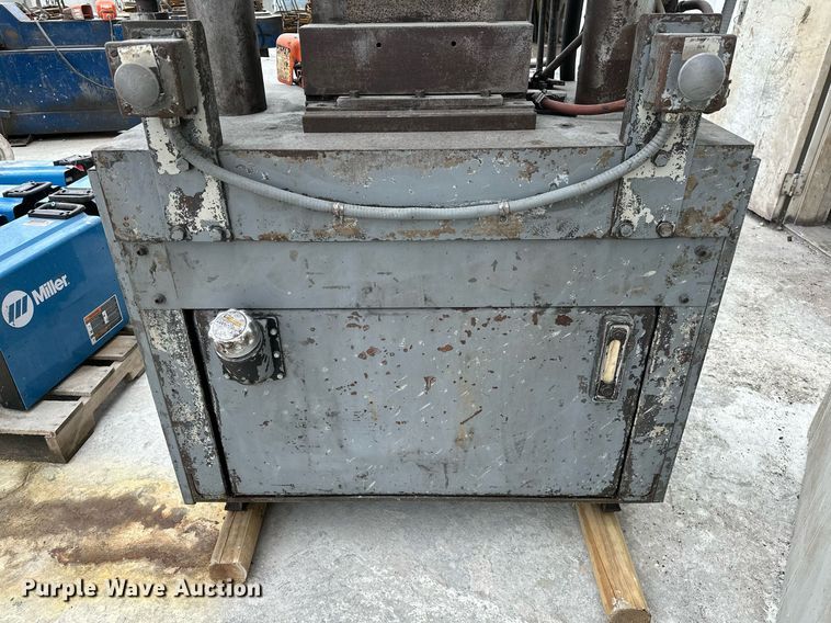 image for item OG9002 KR Wilson 2 Column  hydraulic press