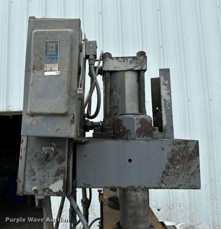 image for item OG9002 KR Wilson 2 Column  hydraulic press