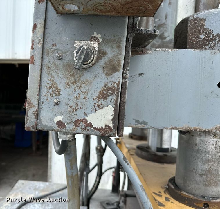 image for item OG9002 KR Wilson 2 Column  hydraulic press