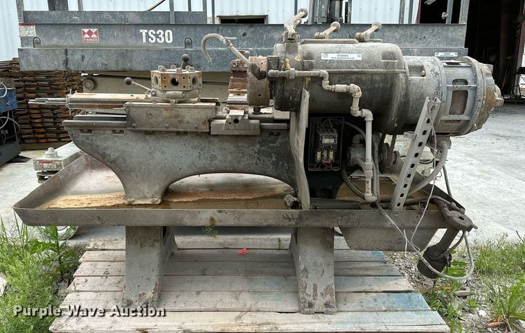 image for item OG9005 Bardons & Oliver  lathe