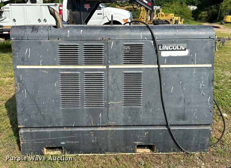 image for item OG9016 Lincoln Electric Commander 500  welder