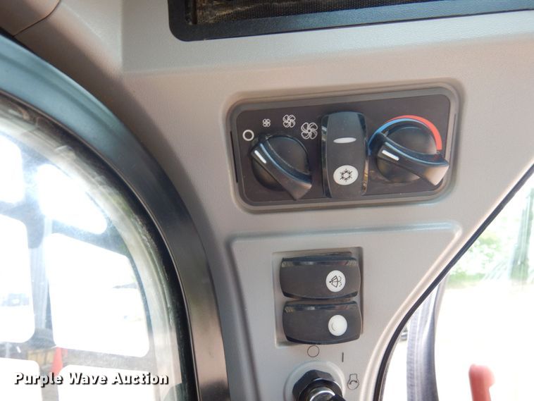 image for item AF9711 2017 Caterpillar 257D  tracked skid steer loader