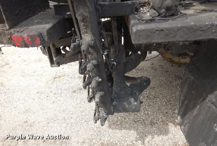 image for item AF9736 1990 International 4700  oil distributor truck