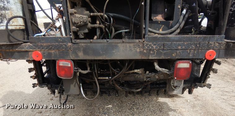 image for item AF9736 1990 International 4700  oil distributor truck