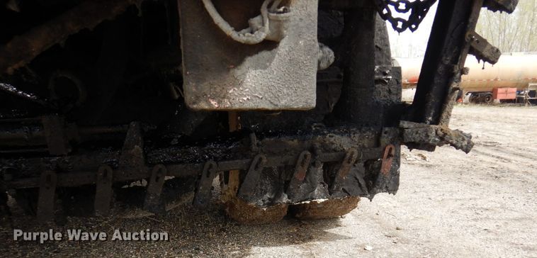 image for item AF9736 1990 International 4700  oil distributor truck