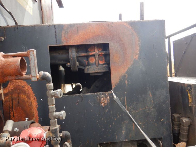 image for item AF9736 1990 International 4700  oil distributor truck