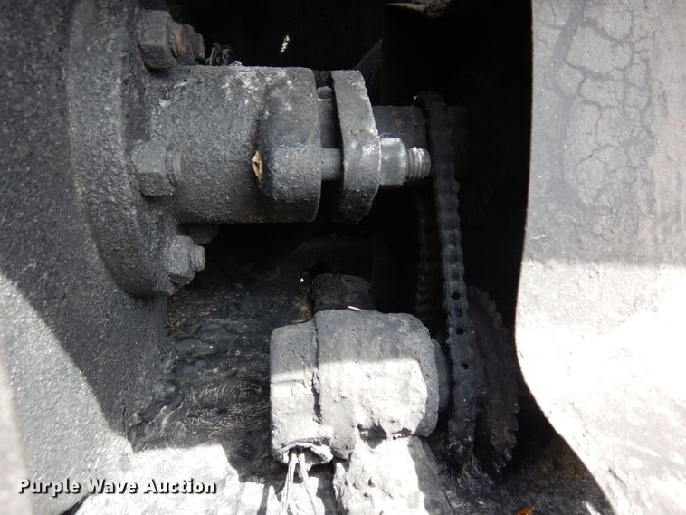 image for item AF9736 1990 International 4700  oil distributor truck