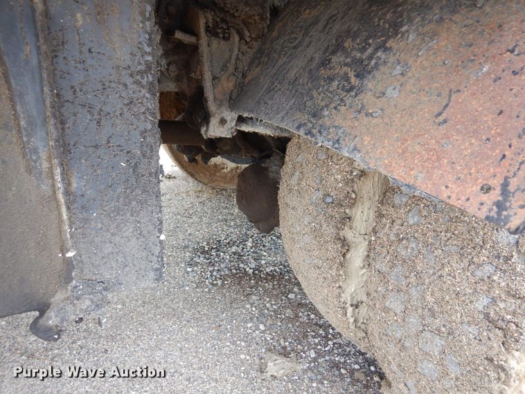 image for item AF9736 1990 International 4700  oil distributor truck