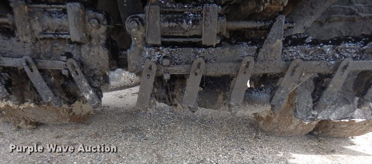 image for item AF9736 1990 International 4700  oil distributor truck