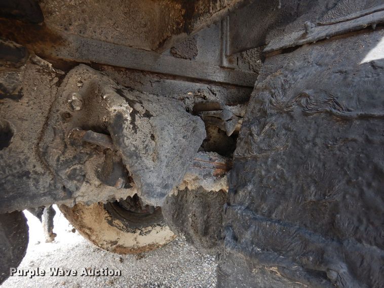 image for item AF9736 1990 International 4700  oil distributor truck