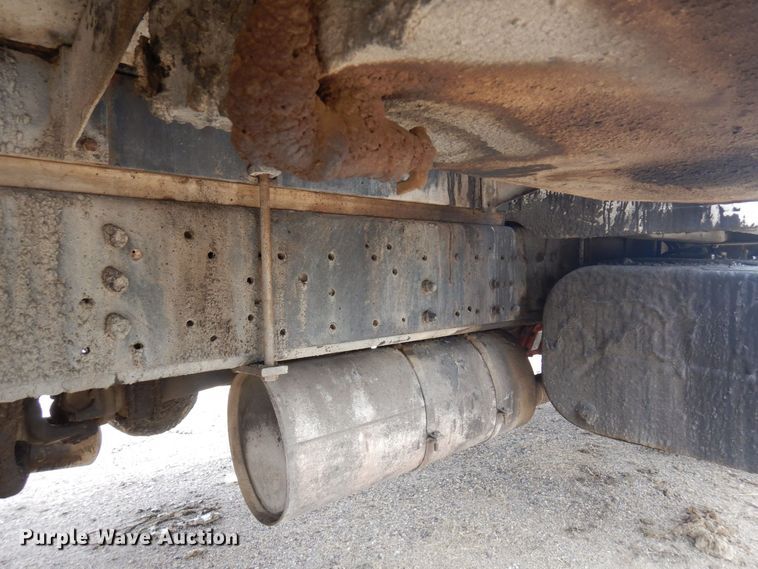 image for item AF9736 1990 International 4700  oil distributor truck