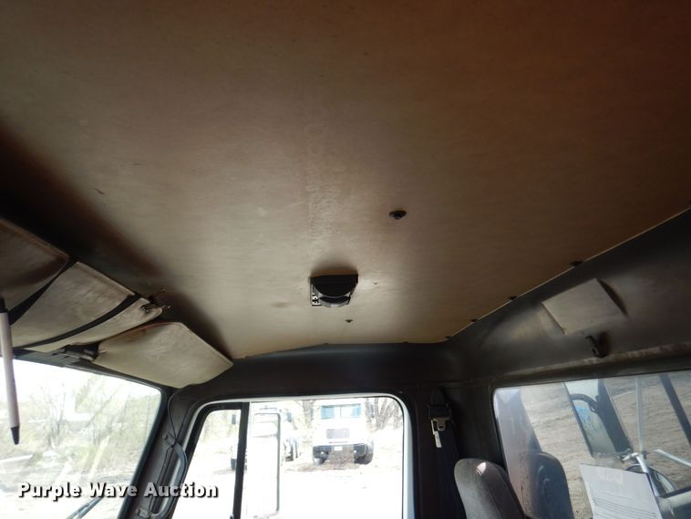 image for item AF9736 1990 International 4700  oil distributor truck