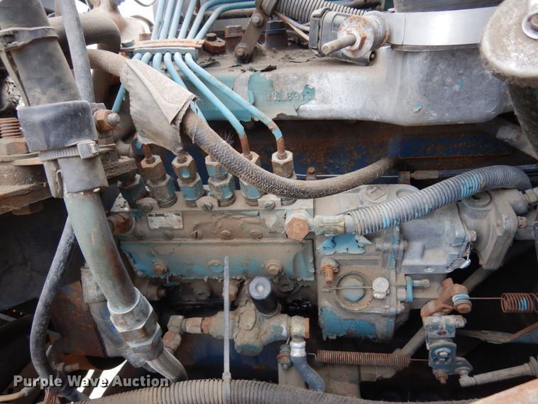 image for item AF9736 1990 International 4700  oil distributor truck