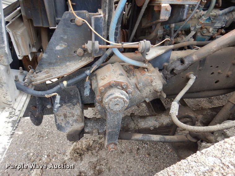 image for item AF9736 1990 International 4700  oil distributor truck