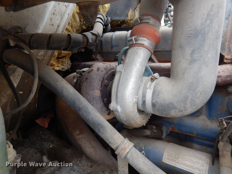 image for item AF9736 1990 International 4700  oil distributor truck