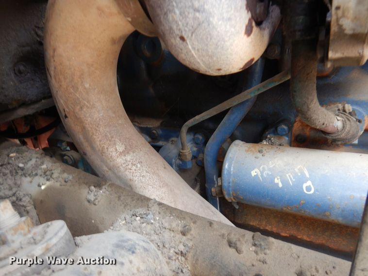 image for item AF9736 1990 International 4700  oil distributor truck