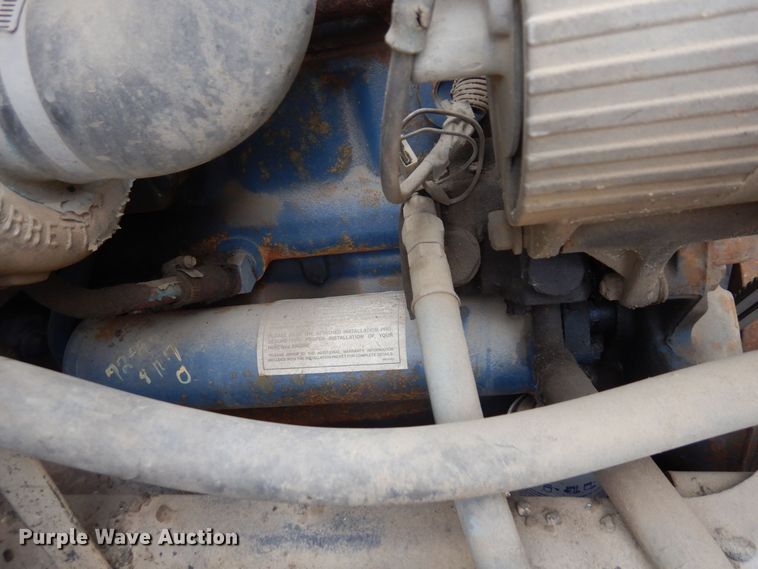 image for item AF9736 1990 International 4700  oil distributor truck