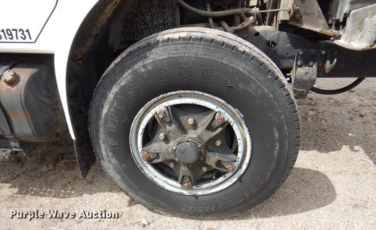 image for item AF9736 1990 International 4700  oil distributor truck