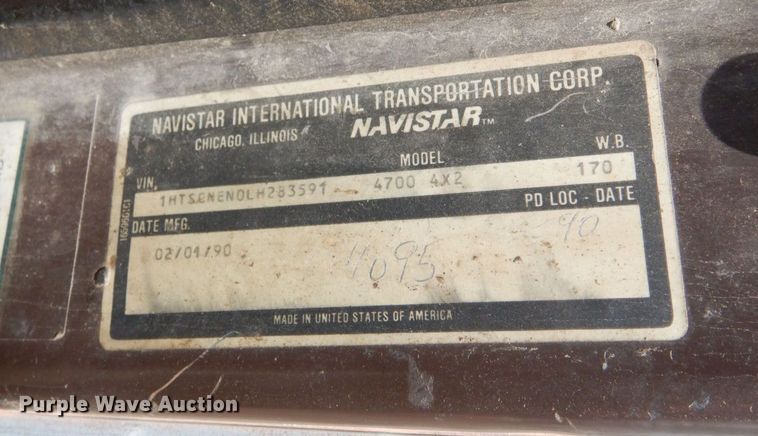 image for item AF9736 1990 International 4700  oil distributor truck