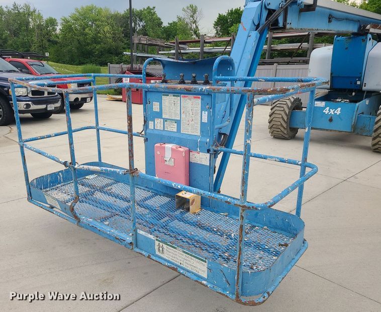 image for item DC6058 2003 Genie Z80/60  boom lift