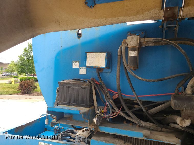image for item DC6058 2003 Genie Z80/60  boom lift